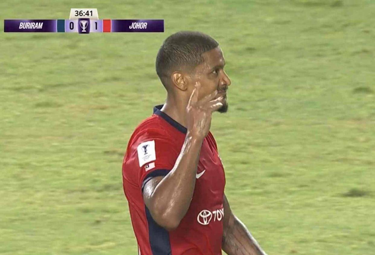 包含皇家社会赛前防线松动，志在亚冠名次提升，压力陡增，球队文化再被提及的词条