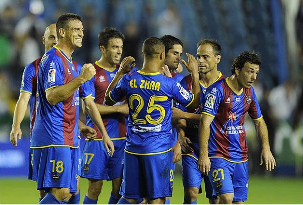 阿贾克斯训练开放日，今晨豪取连胜引欢呼，国王杯在即，轮换策略成焦点的简单介绍